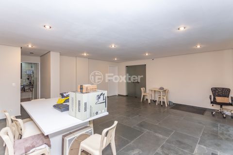Image 30 - 979379