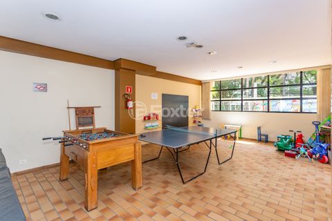 Image 29 - 895425