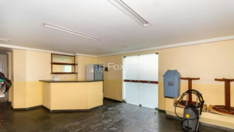 Image 32 - 826736