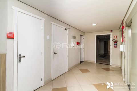 Image 42 - 1012935