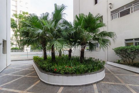 Image 33 - 865736