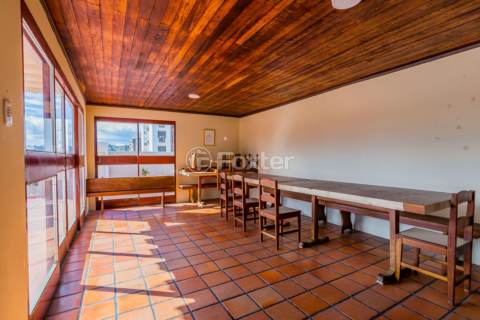 Image 38 - 1002205