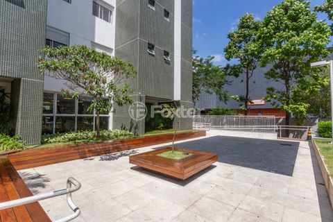 Image 37 - 1000506