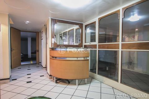 Image 17 - 985692
