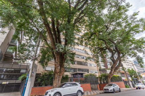 Image 29 - 932200