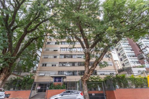 Image 30 - 932200