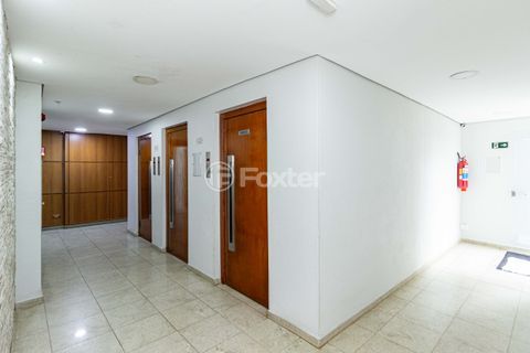 Image 32 - 956617