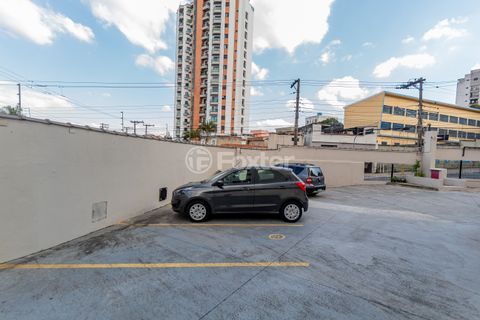 Image 42 - 883520