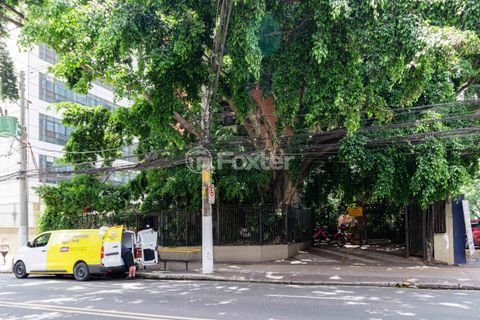 Image 20 - 933111