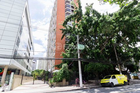 Image 21 - 933111