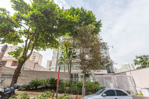 Image 32 - 858485