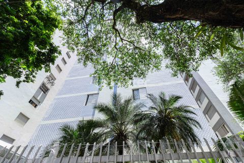 Image 33 - 958236