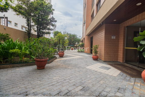 Image 37 - 989695
