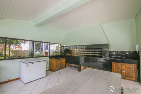 Image 34 - 185700