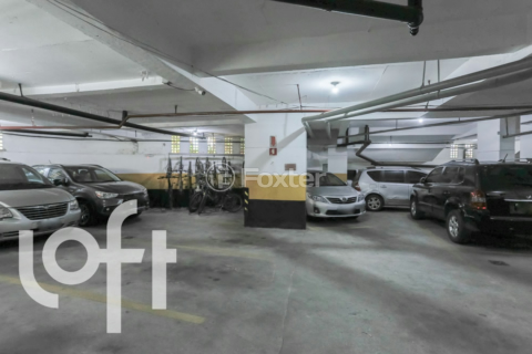 Image 60 - 882555