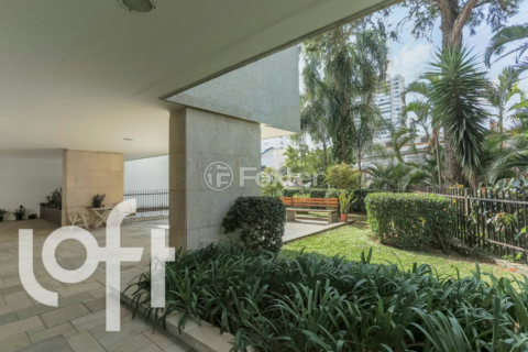 Image 73 - 882555