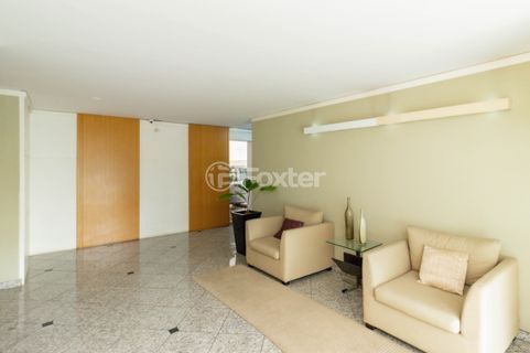 Image 32 - 1030936