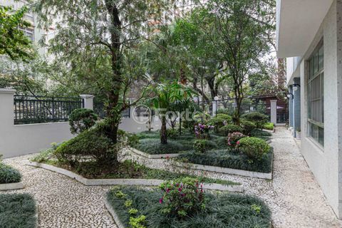 Image 33 - 1012984
