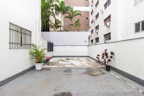 Image 42 - 1012984