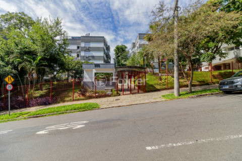 Image 35 - 1012258