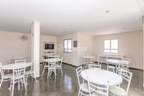 Image 21 - 990087