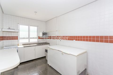 Image 22 - 990087