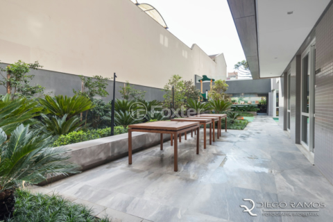 Image 33 - 989533