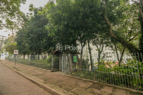Image 42 - 758504