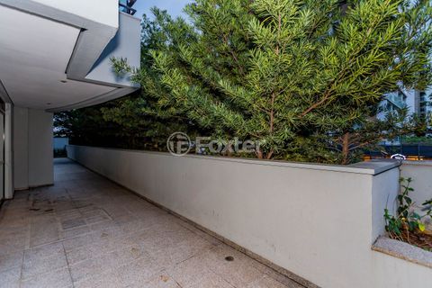 Image 17 - 744787