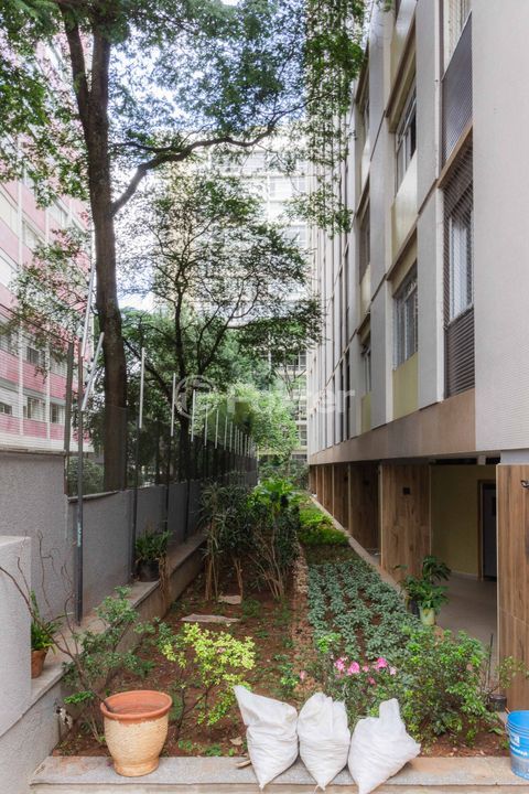 Image 17 - 896076
