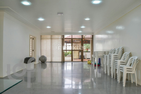 Image 30 - 1038297