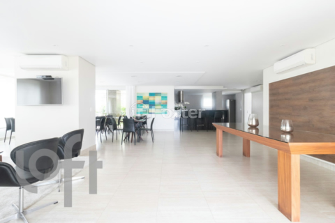 Image 35 - 938002