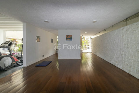 Image 21 - 1035215