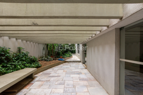 Image 35 - 989583
