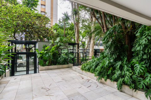 Image 31 - 989583