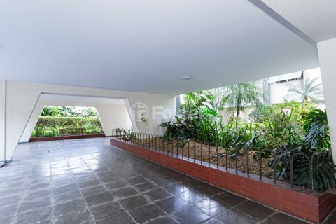 Image 28 - 925606