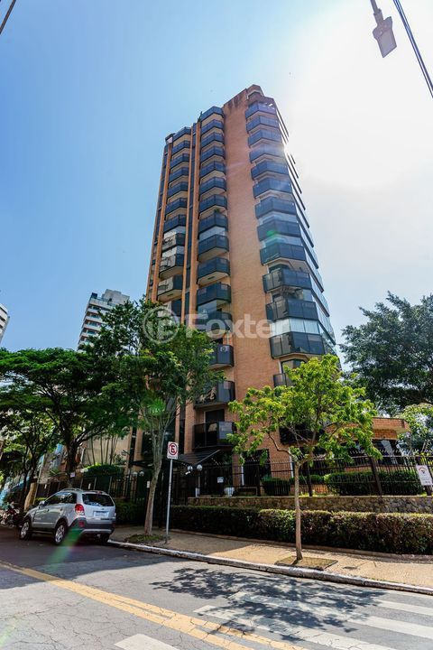 Image 11 - 880854