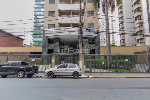 Image 16 - 979472