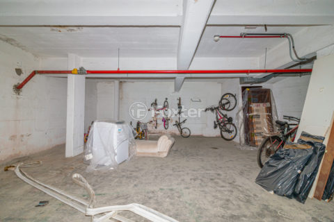 Image 20 - 929324