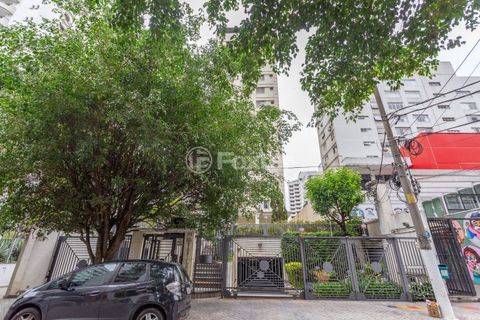 Image 72 - 810611