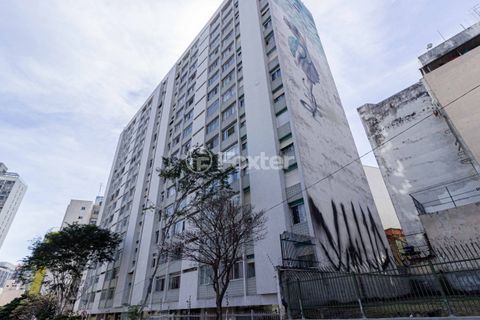 Image 17 - 881776