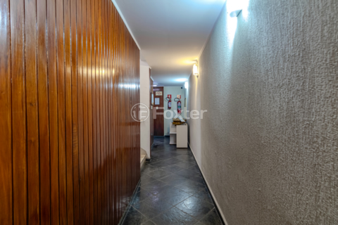 Image 37 - 926090