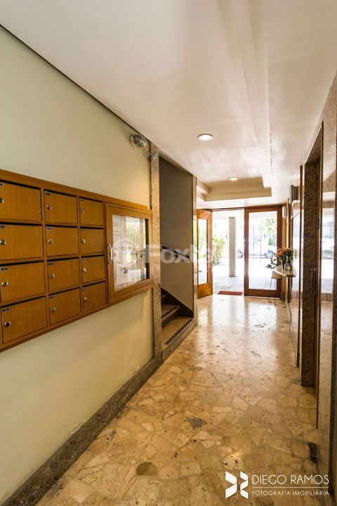 Image 33 - 981496