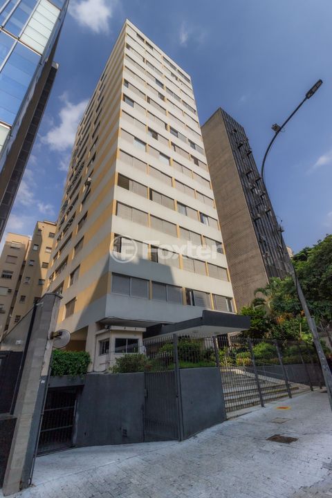 Image 23 - 832170