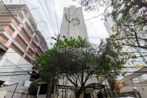 Image 25 - 898582