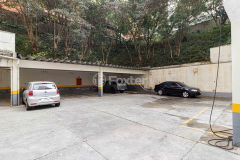Image 32 - 898582