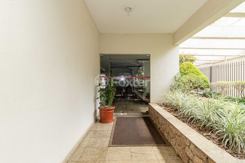 Image 38 - 898582