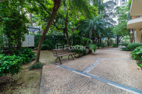 Image 36 - 1015900