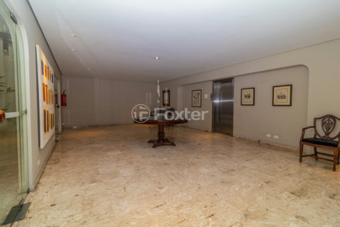 Image 35 - 1015900