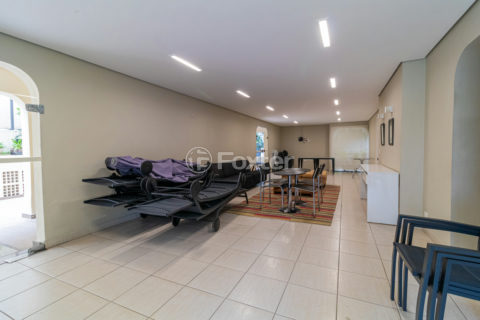 Image 42 - 1015900